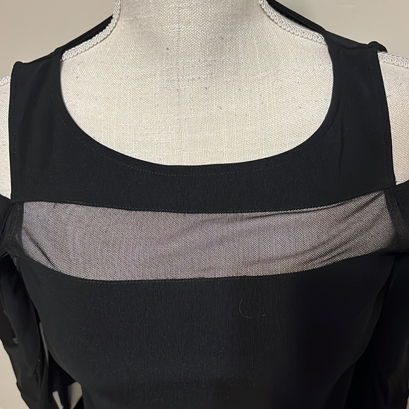 Boston Proper black cold shoulder top, sz xxs - Picture 2 of 8